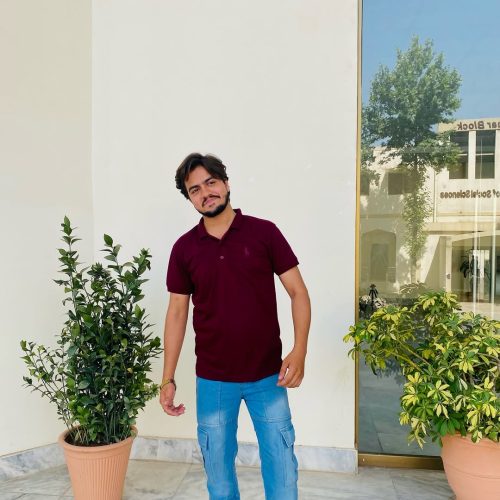 Chand ko Chand na kehta ❤️ T Shirt And baggy jeans from @hunaricofficial ..#viral #numl #numlian
